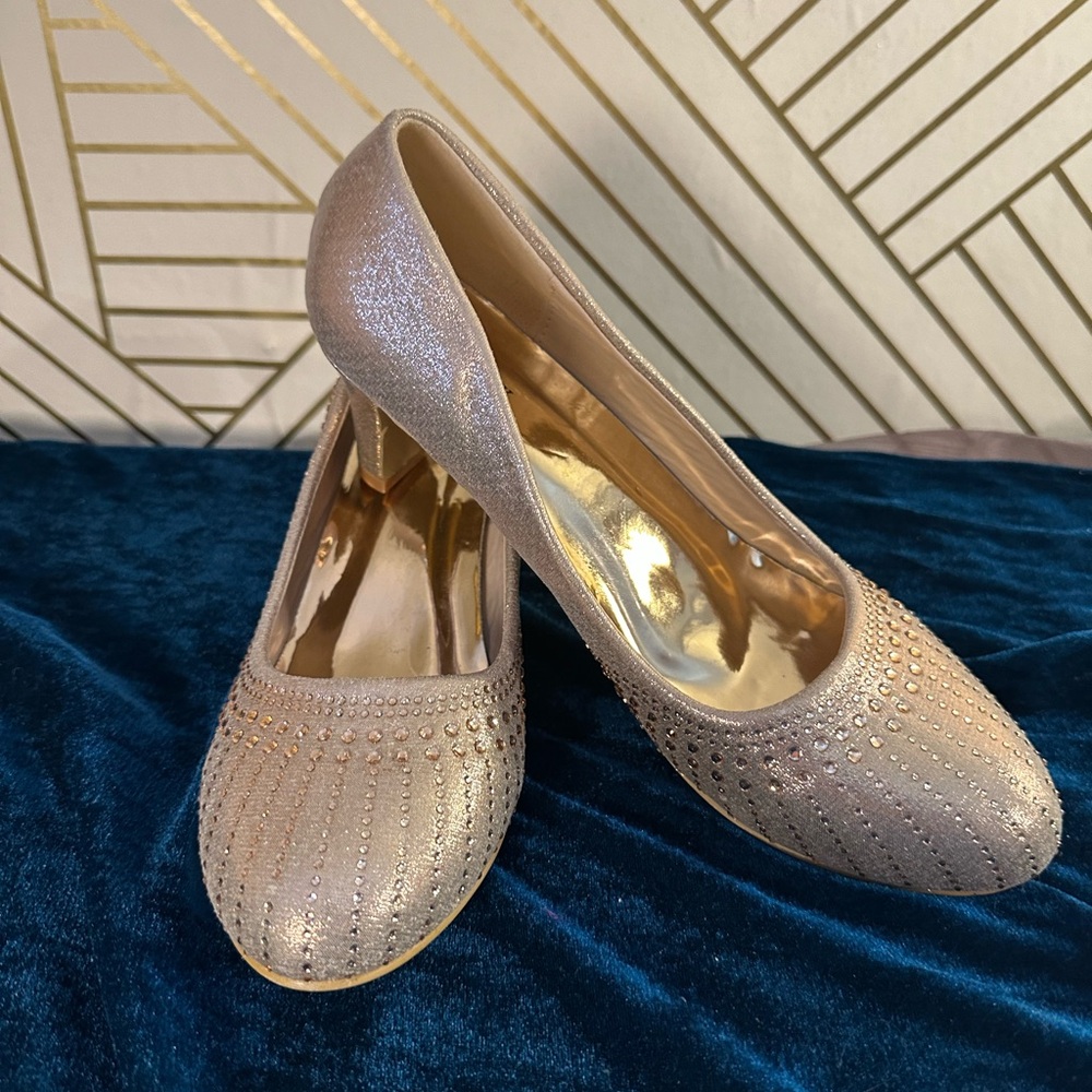 Badgley Mischka Glittering Champagne Heels